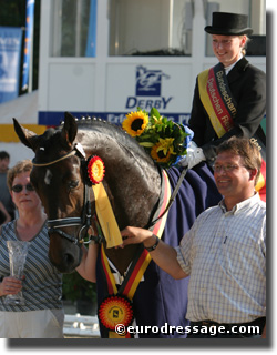 Jana Freund with FS SAndro Classic, Josef Wilbers on the right, breeder Sandro Class on the left