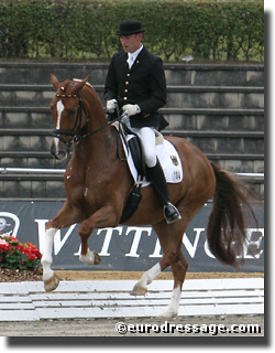 Fazzino in extended Canter