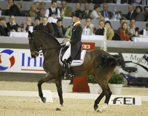 Imke Schellekens-Bartels and Hunter Douglas Sunrise (Ned) made it a back-to-back double of victories in the 2009/2010 FEI World Cup Dressage series when heading the line-up for the second time in seven days at Mechelen in Belgium this evening.Imke Schellekens-Bartels and Hunter Douglas Sunrise (Ned) made it a back-to-back double of victories in the 2009/2010 FEI World Cup Dressage series when heading the line-up for the second time in seven days at Mechelen in Belgium this evening.