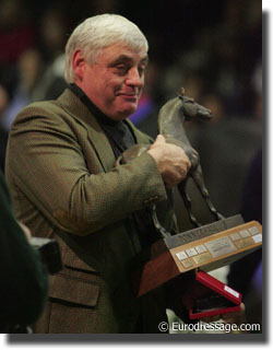 Aloys Schmidt, breeder of the licensing champion getting decorated with the Donnerhall statue